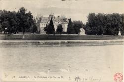 Annecy. - La Préfecture et le lac