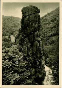 Environs d'Annonay (Ardèche). - La Roche Péréandre