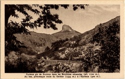 Curieux pic de Soutron dans les Boutières cévenoles (alt. 1100 m. Ardèche)