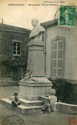 Chiroubles (Rhône). - Monument Victor Pulliat