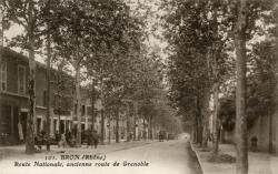 Bron ( Rhône). - Route nationale, ancienne route de Grenoble
