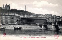 Lyon. - Le Palais de justice et Fourvière