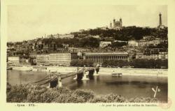 Lyon. - Le pont du palais et la colline de Fourvière