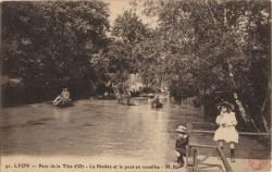 Lyon. - Parc de la Tête-d'Or. - La Rivière et le pont en rocailles