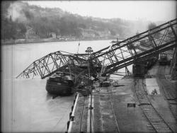 [Port Rambaud : écroulement d'un pont transbordeur]