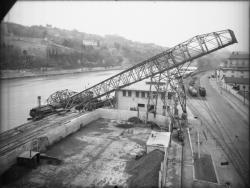 [Port Rambaud : écroulement d'un pont transbordeur]