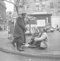 [Rencontres de clochards dans la rue]