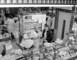 [Aux Halles de Lyon en compagnie de Pierre Orsi]