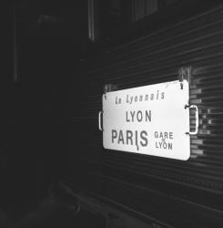 S.N.C.F. Paris : train le Lyonnais au départ de Perrache