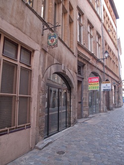 Boutique et enseigne, rue Juiverie