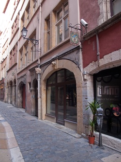 Boutique et enseigne, rue Juiverie