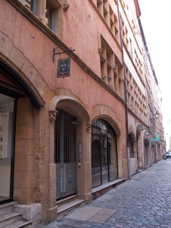 Boutique et enseigne, rue Juiverie