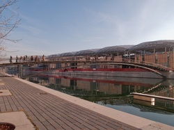 Pôle de loisirs et de commerces vu depuis le cours Charlemagne