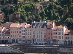Le quai Pierre-Scize vu depuis le cours du Général-Giraud