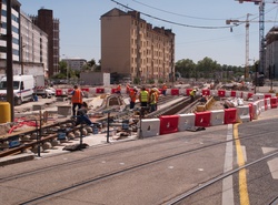 Chantier du prolongement de la rue Mouton-Duvernet et de la ligne T4 au carrefour des rues Paul-Bert et de la Villette