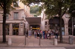 Avenue du Doyenné : station de métro Vieux-Lyon