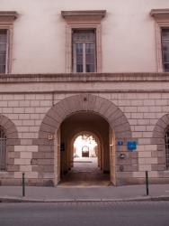 Maison du Rhône, rue Sainte-Hélène : l'entrée