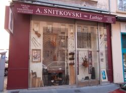 Place Tobie-Robatel : luthier A Snitkovski