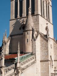 Eglise Saint-Paul : détail du clocher vu depuis le parking du tramway