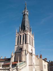 Eglise Saint-Paul, le clocher vu depuis le parking du tramway