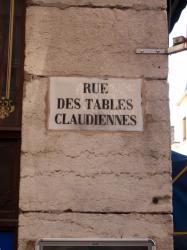 Rue des Tables-Claudiennes : plaque de rue en céramique