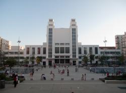 Place Lazare-Goujon : le Théâtre National Populaire (TNP)