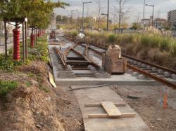 Chantier de prolongement de la rue Mouton-Duvernet et de la T4 : les voies en cours de pose