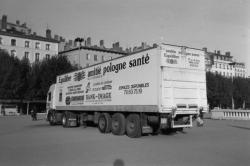 [Camion de l'association lyonnaise Amitié Pologne]