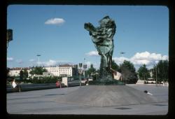 Place Louis Pradel : monument à Louise Labé