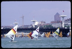 Planche à voile sur le Rhône, au niveau du pont de l'Université