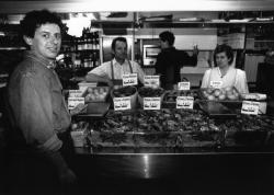 ["Chez Georges", écailler à la Halle de Lyon]