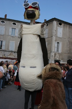 [Fête de la transhumance de Die : le grand passage du troupeau à travers la ville]