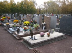[Parc-cimetière du Grand-Lyon à Bron : les tombes]