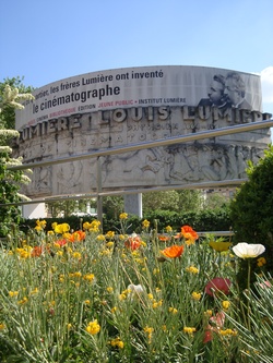 [Monument aux frères Lumière, place Ambroise-Courtois]