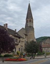 Crémieu (Isère) : église