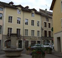 Crémieu (Isère) : fontaine
