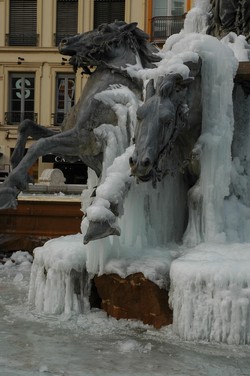 La fontaine Bartholdi gelée