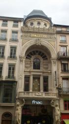 Rue de la République : le bâtiment du Progrès