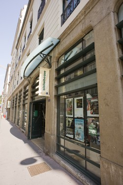 [Porte d'entrée de la bibliothèque du 2e arrondissement]