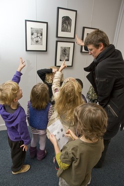 [Exposition "Légumes étranges" à la bibliothèque du 3e arrondissement]