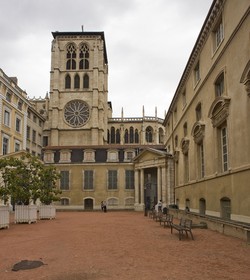 [Entrée de la bibliothèque Saint-Jean du 5e arrondissement]