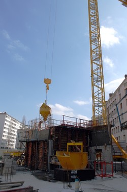 [Premier étage du bâtiment de la bibliothèque Jean Macé du 7e arrondissement]