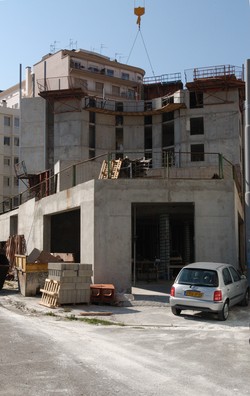 [Les premiers étages du bâtiment qui abrite la bibliothèque Jean Macé du 7e arrondissement]