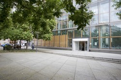 [Entrée de la bibliothèque du Bachut dans le 8e arrondissement]