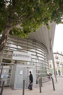 [Entrée de la bibliothèque de Vaise, 9e arrondissement]