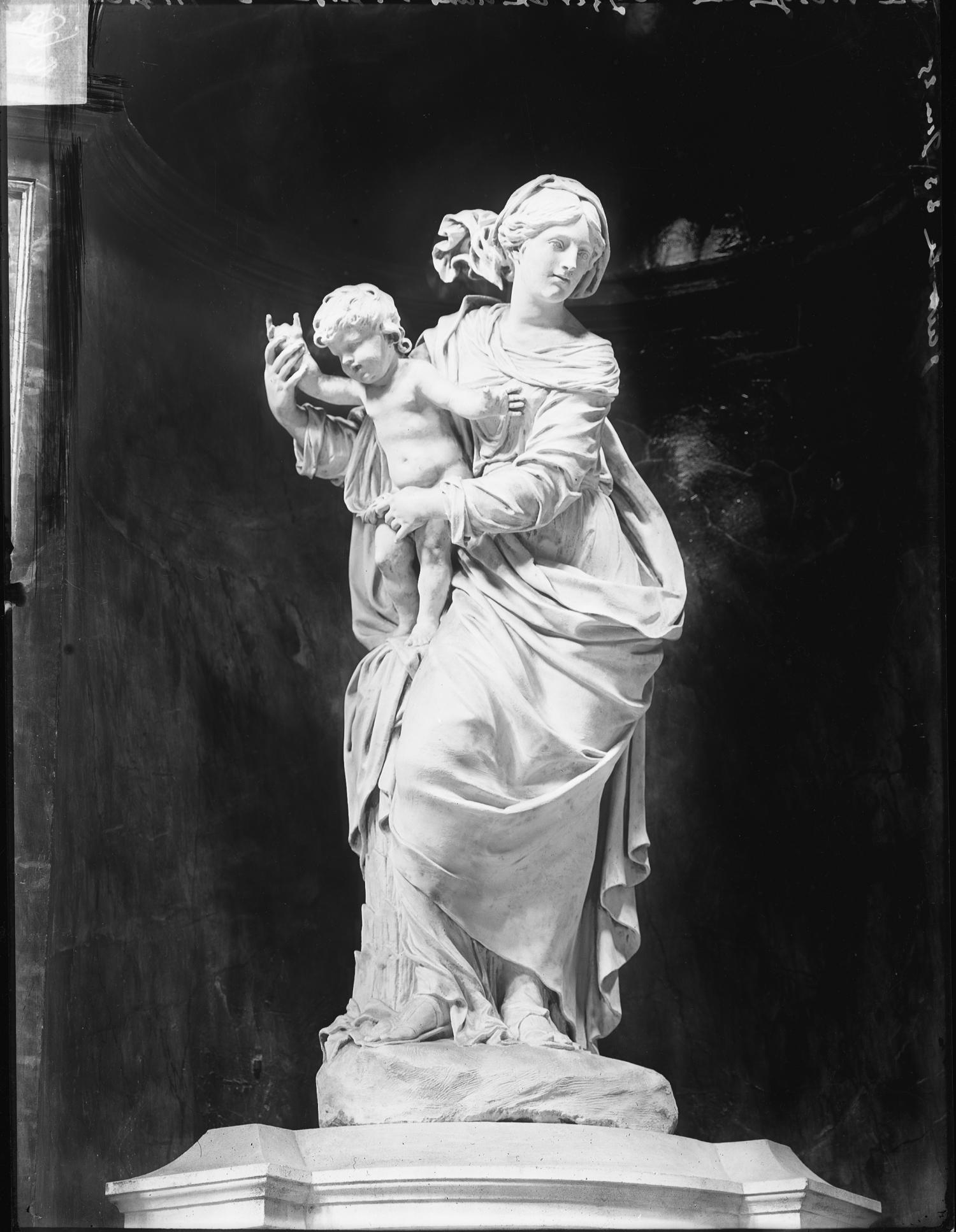 [La Vierge de Coysevox dans l'église Saint-Nizier : Notre Dame de Grâce]