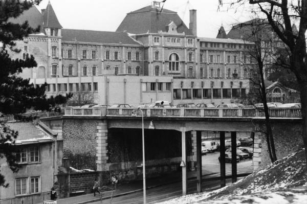 NUMELYO - hoto de 1987-01-29 Vue du Pont avec au fond le lycée Saint Just 
