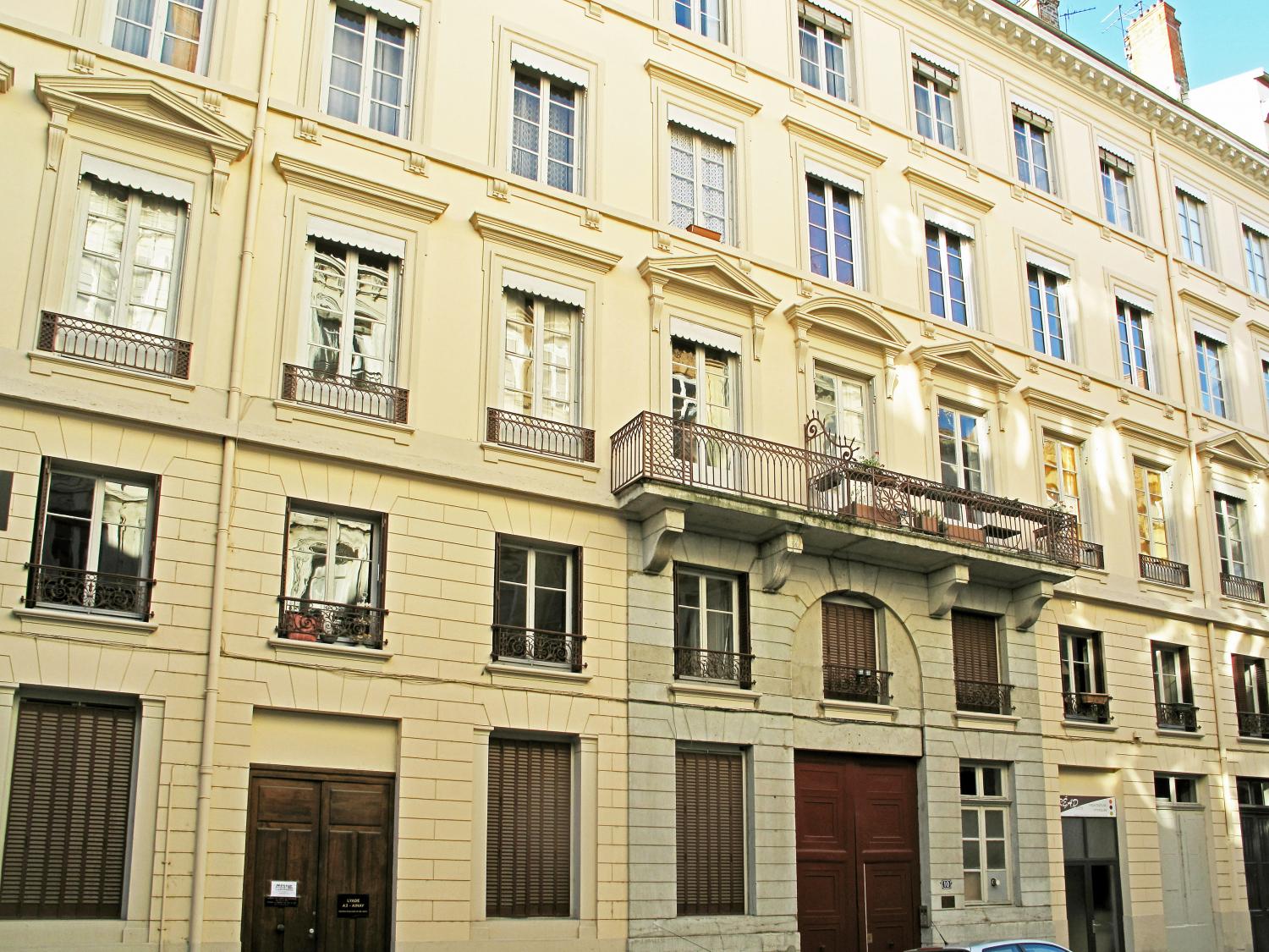 [10, rue de Castries]