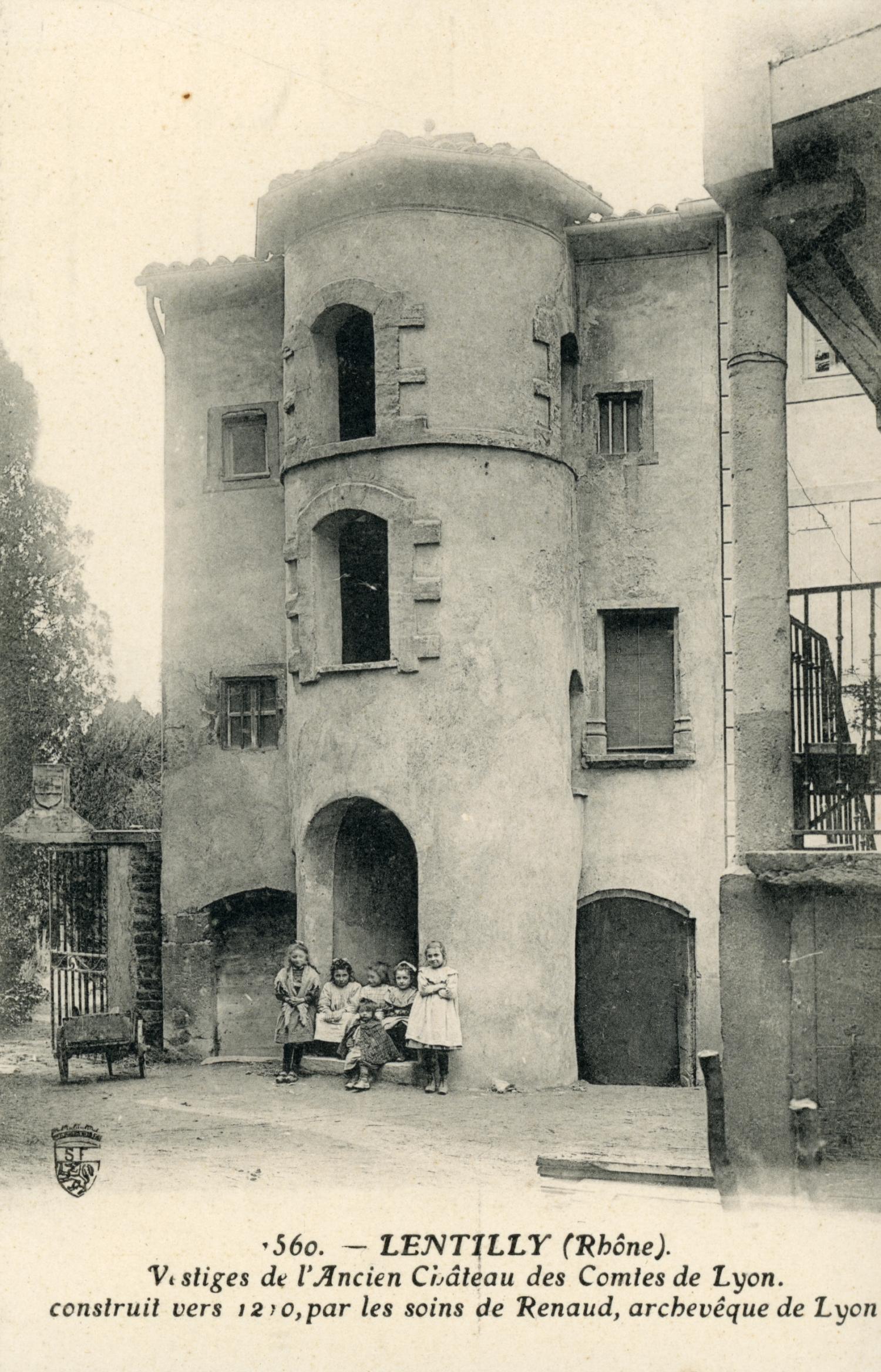 Lentilly (Rhône). - Vestiges de l'ancien château des Comtes de Lyon