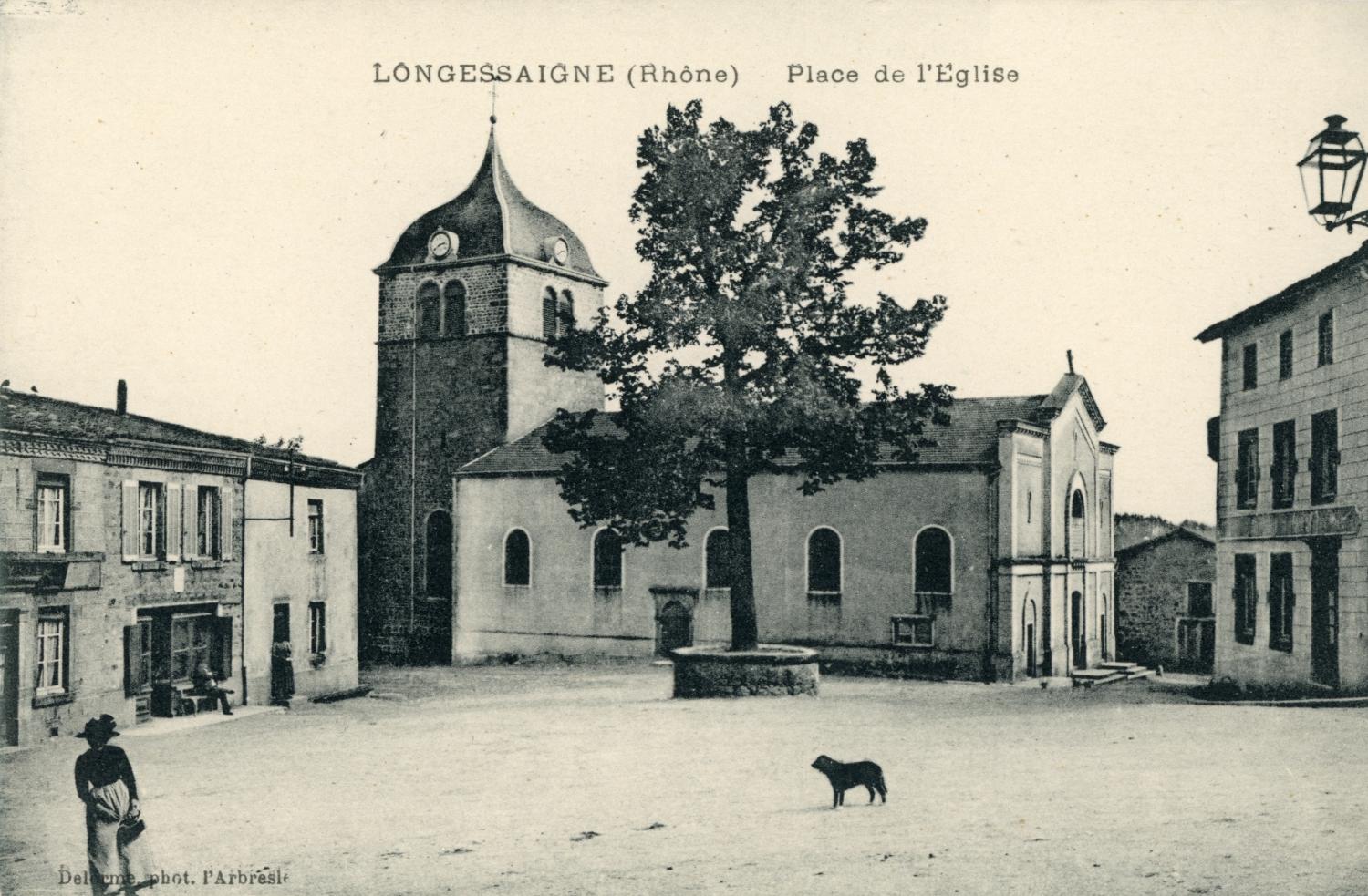 Longessaigne (Rhône). - Place de l'Eglise